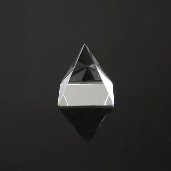 High Quality and Beautiful Transparent Crystal Pyramid