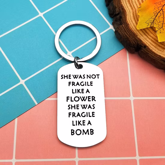 Spilla con lettera di rango personalizzata, regalo promozionale, prezzo all'ingrosso, design personalizzato, spille per etichette, decorazione in metallo, portachiavi