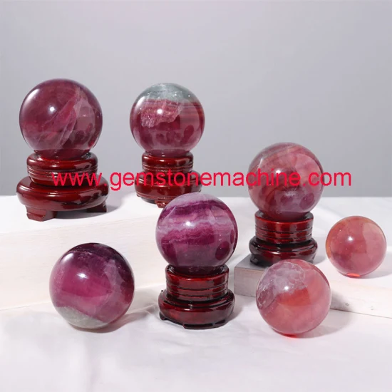 Bellissima sfera di alta qualità scolpita in cristallo di fluorite viola rosa